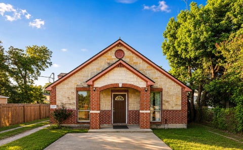 Photo of 225 Palmyra Street, Houston, TX 77022 (MLS # 38846985)
