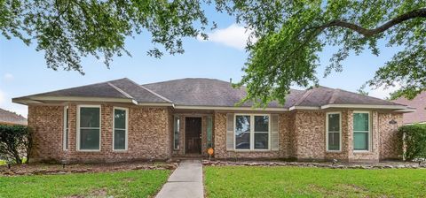 Homes For Sale - 2306 Winecup Lane<br/> Galveston County, League City, TX 77573