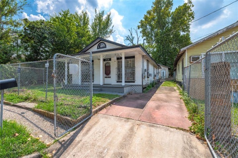 Photo of 7120 Avenue Q, Houston, TX 77011 (MLS # 41572480)