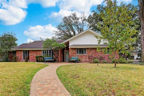 Photo of 1103 River Glyn Drive, Houston, TX 77063 (MLS # 44542165)