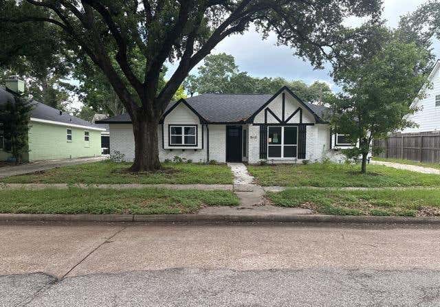 Photo of 9410 Albury Drive, Houston, TX 77096 (MLS # 71294849)