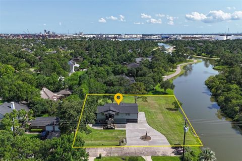 Photo of 719 Fairfield Street, Shoreacres, TX 77571 (MLS # 40922546)