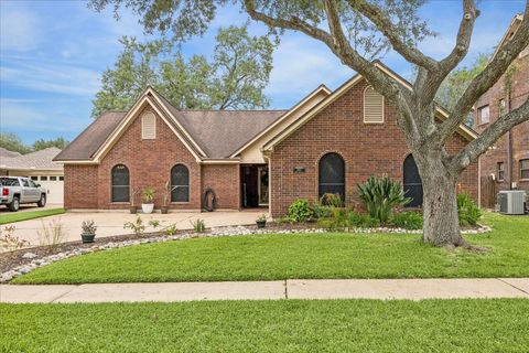Homes For Sale - 1907 Timber Creek Drive<br/> Pearland, TX 77581