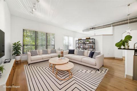 Photo of 1901 Post Oak Boulevard #2203, Houston, TX 77056 (MLS # 69726329)