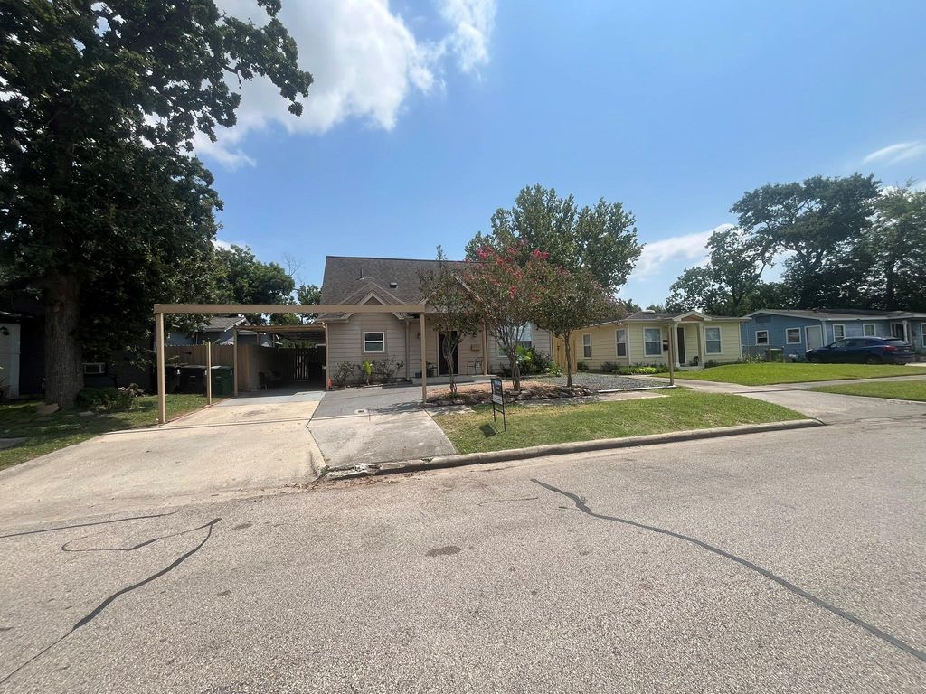 Photo of 1755 Alta Vista Street, Houston, TX 77023 (MLS # 40173109)