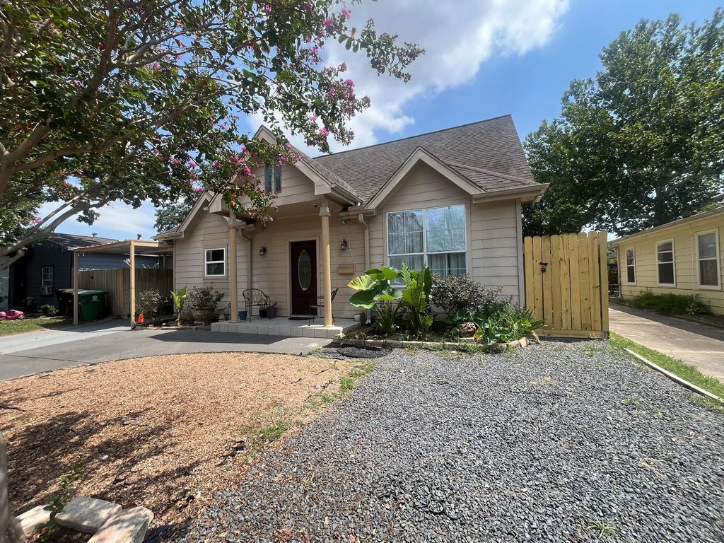 Photo of 1755 Alta Vista Street, Houston, TX 77023 (MLS # 40173109)