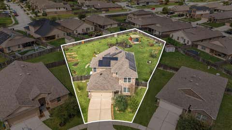 Homes For Sale - 2627 Ski Lodge Drive<br/> Spring, TX 77373