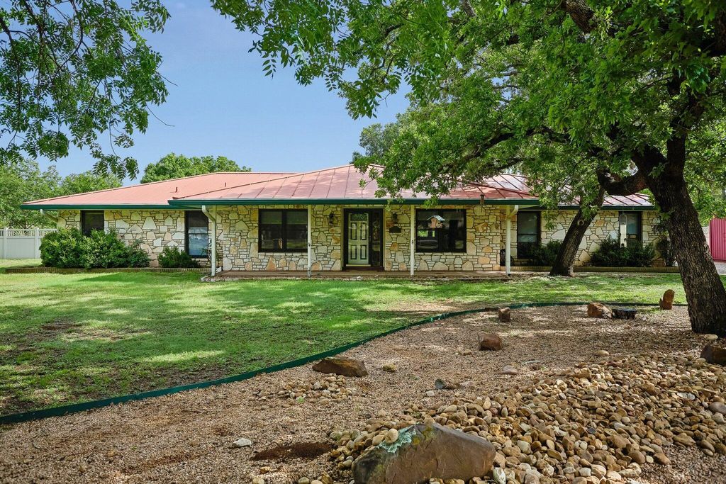Photo of 433 Oak Wood Road, Kerrville, TX 78028 (MLS # 42385755)