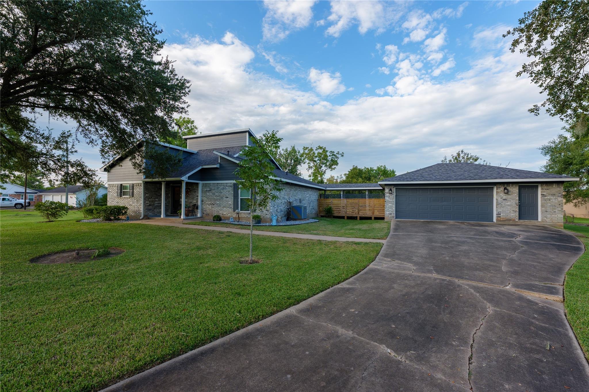 111 Otter Trail