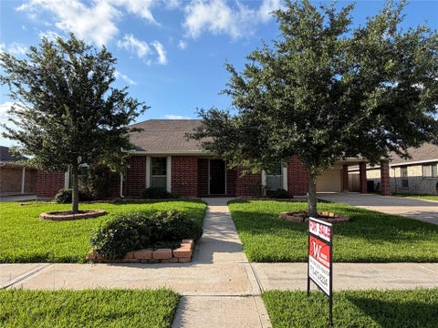 Homes For Sale - 6739 Conroe Circle<br/> Manvel, TX 77578