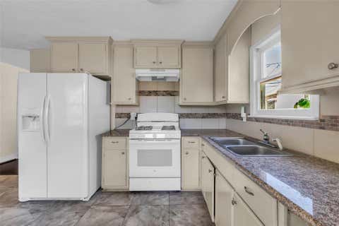 Photo of 131 E 31st 1/2 Street, Houston, TX 77018 (MLS # 81278178)