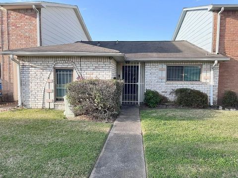 Photo of 6439 S Briar Bayou Drive, Houston, TX 77072 (MLS # 41439612)