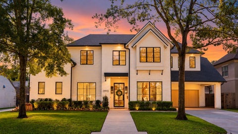 Photo of 13915 Queensbury Lane, Houston, TX 77079 (MLS # 17010289)