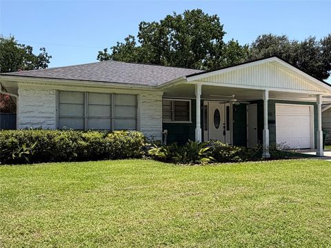 Photo of 922 Hector Avenue, Pasadena, TX 77502 (MLS # 31313126)
