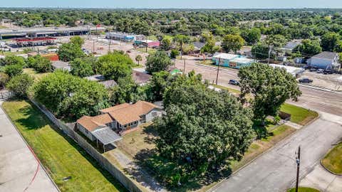 Photo of 808 Morrell Street, Baytown, TX 77520 (MLS # 45326507)