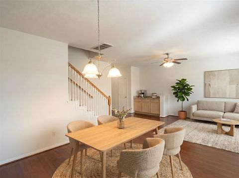 Photo of 1424 W 24th Street, Houston, TX 77008 (MLS # 24145753)