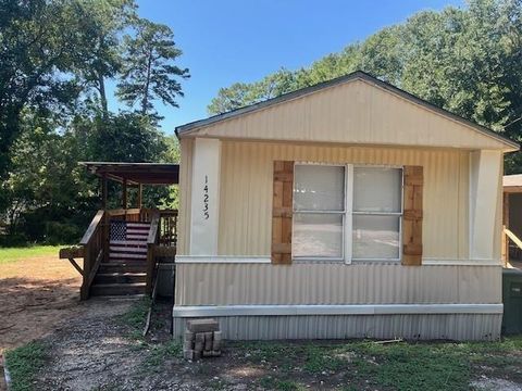 Photo of 14235 E Ravine Run, Willis, TX 77318 (MLS # 82761184)