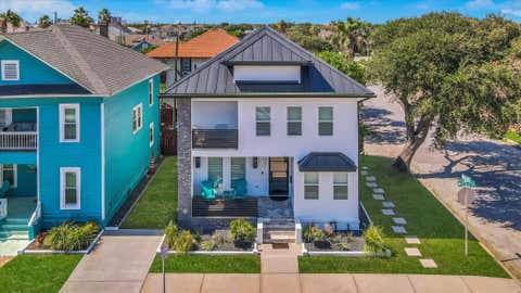 Photo of 2401 33rd Street, Galveston, TX 77550 (MLS # 64384757)