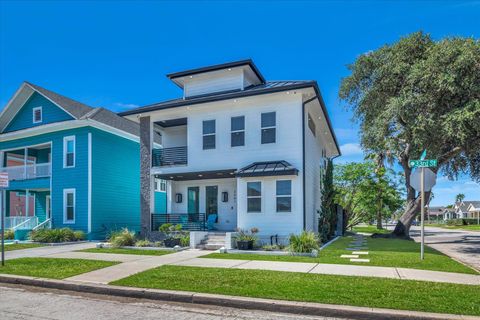 Photo of 2401 33rd Street, Galveston, TX 77550 (MLS # 64384757)