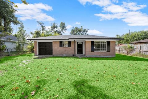 Photo of 1093 Junell Street, Houston, TX 77088 (MLS # 94590266)