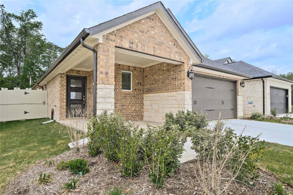 Photo of 17502 Rosette Grass Drive, Conroe, TX 77385 (MLS # 87015026)