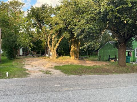 Vacant Land For Sale - 307 Ross Street<br/> La Marque, TX 77568