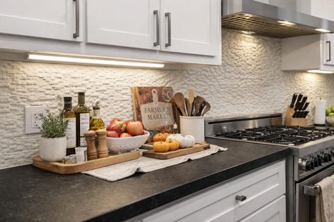 Tiny photo for 821 E 25th Street E, Houston, TX 77009 (MLS # 96836524)