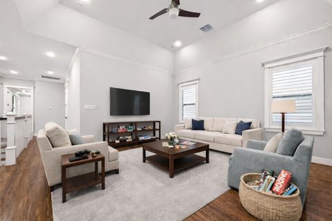 Tiny photo for 821 E 25th Street E, Houston, TX 77009 (MLS # 96836524)