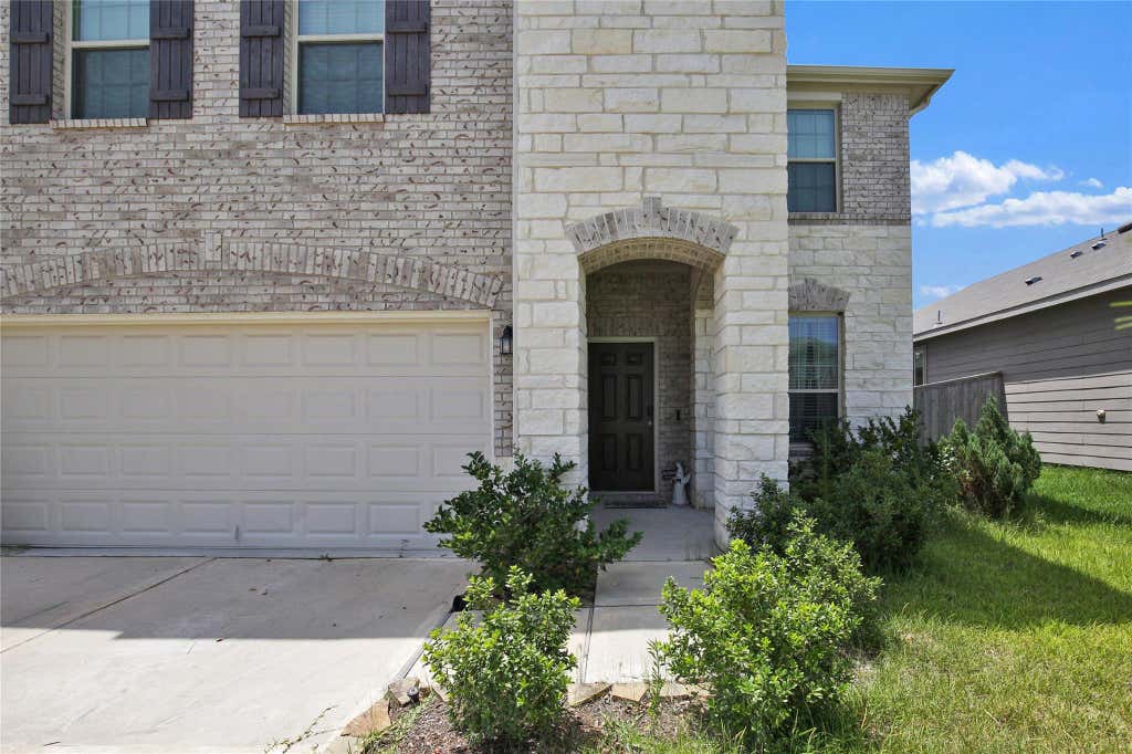 Photo of 234 Pine Cavern Drive, Conroe, TX 77378 (MLS # 98068985)