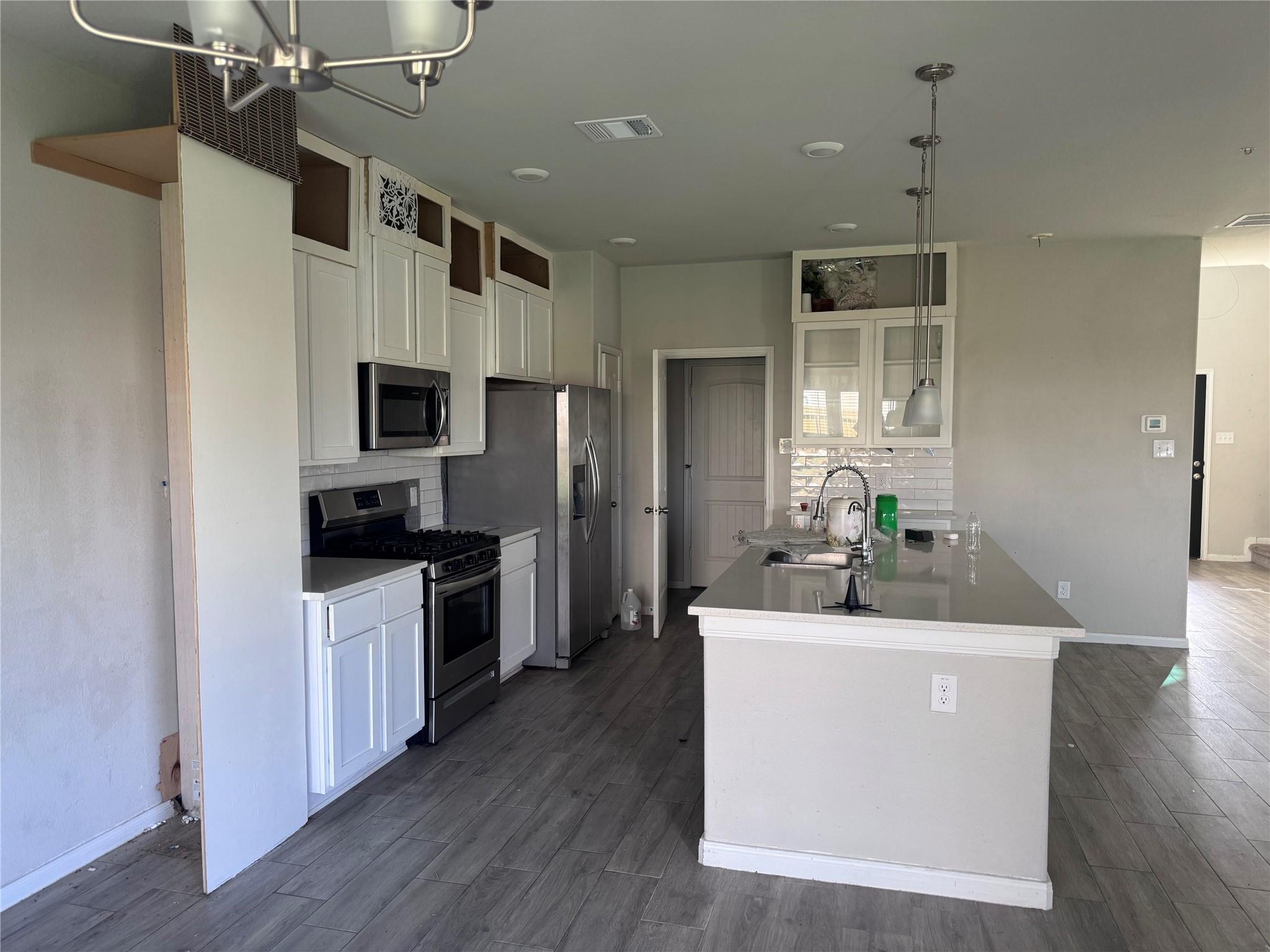 6822 Escondido Drive