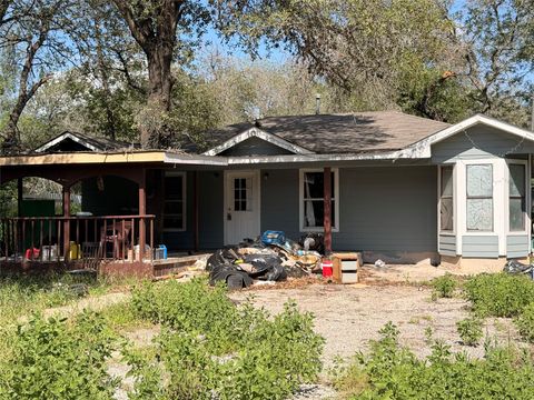 Photo of 23026 Sandy Forest Drive, Elmendorf, TX 78112 (MLS # 17892602)