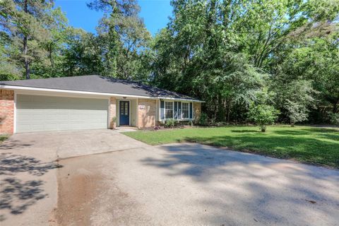 Photo of 31 Maywind Court, The Woodlands, TX 77381 (MLS # 65482150)