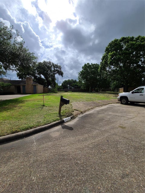 Photo of 2047 Briarlee Drive, Houston, TX 77077 (MLS # 52384137)