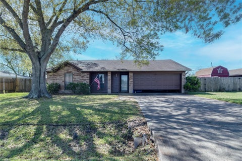 Photo of 2306 Heather Street, Highlands, TX 77562 (MLS # 14747665)