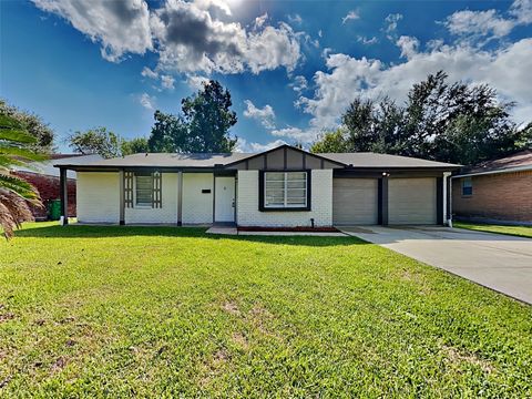 Photo of 407 Harold Lane, Baytown, TX 77521 (MLS # 89728450)