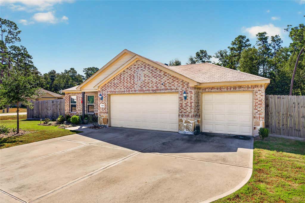 Photo of 9805 Hunter Springs Drive, Conroe, TX 77306 (MLS # 41238687)