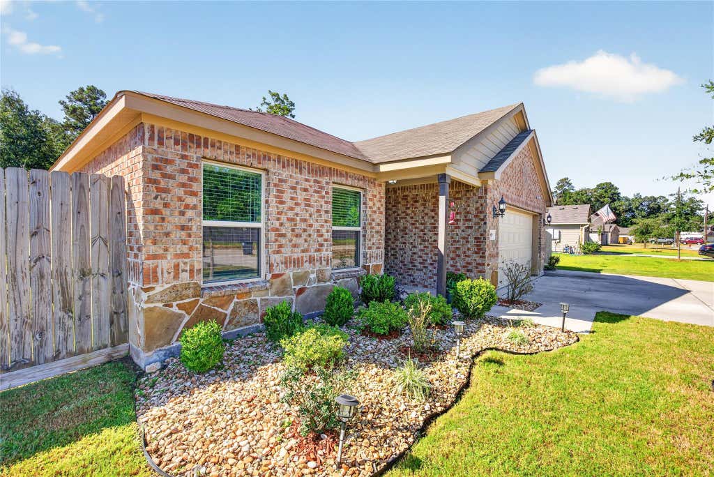 Photo of 9805 Hunter Springs Drive, Conroe, TX 77306 (MLS # 41238687)