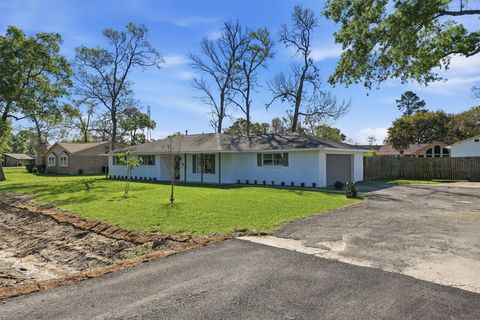 Homes For Sale - 3010 Michaelis Lane<br/> Baytown, TX 77521