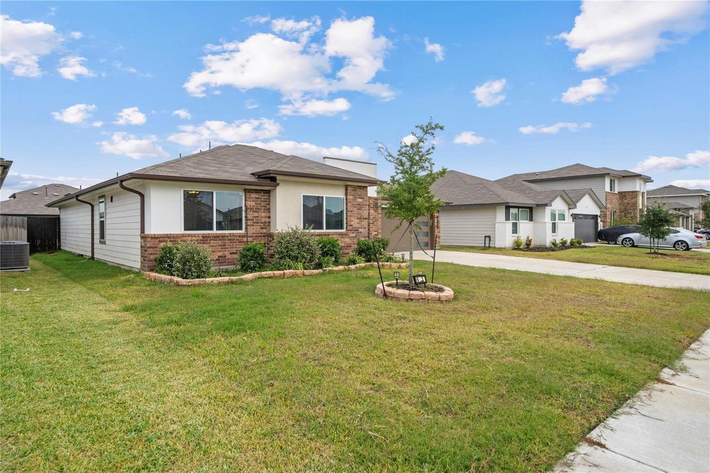 Photo of 6903 Amber Cliff Lane, Richmond, TX 77469 (MLS # 83949948)