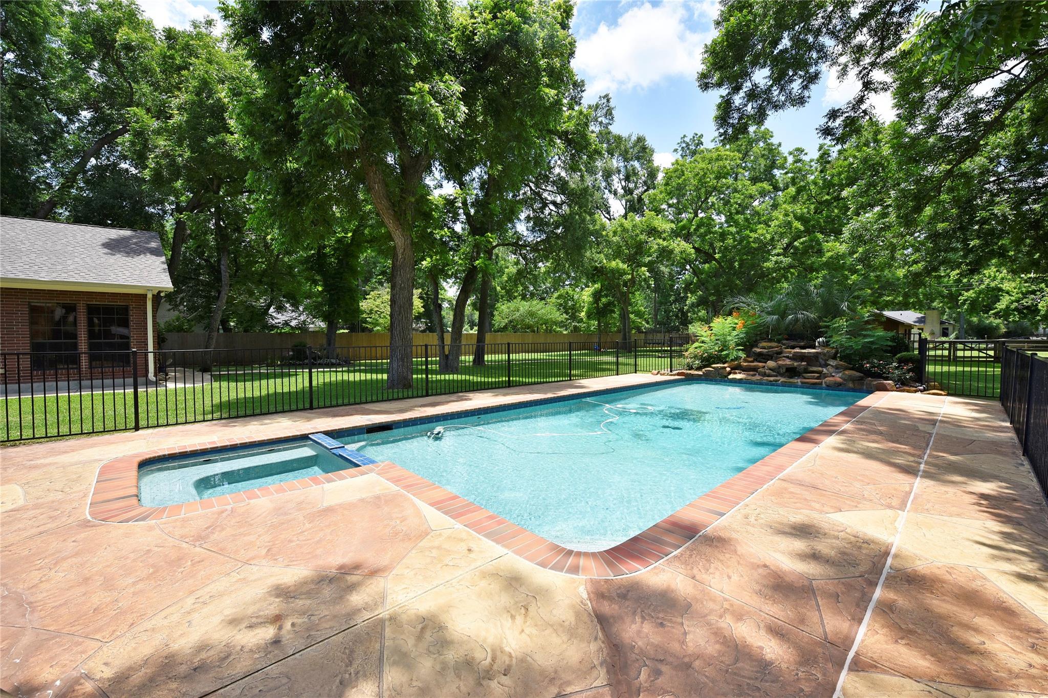 3919 Aspenwood Drive
