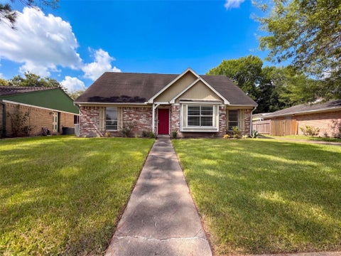Photo of 6910 Vialinda Drive, Houston, TX 77083 (MLS # 16338271)