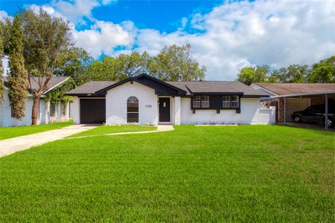 Photo of 1938 Barnsley Lane, Houston, TX 77088 (MLS # 92705122)