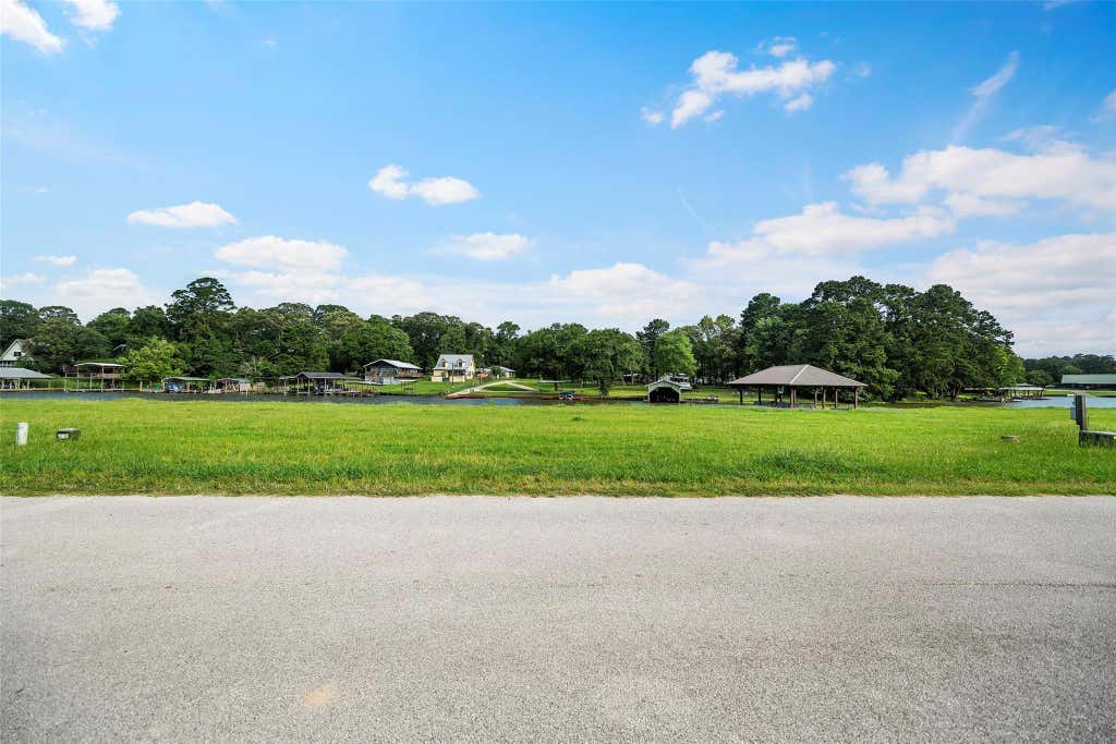 Photo of 62 Cypress Bend, Huntsville, TX 77340 (MLS # 39169764)