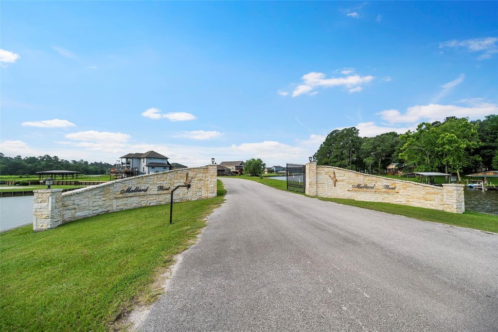 Photo of 62 Cypress Bend, Huntsville, TX 77340 (MLS # 39169764)