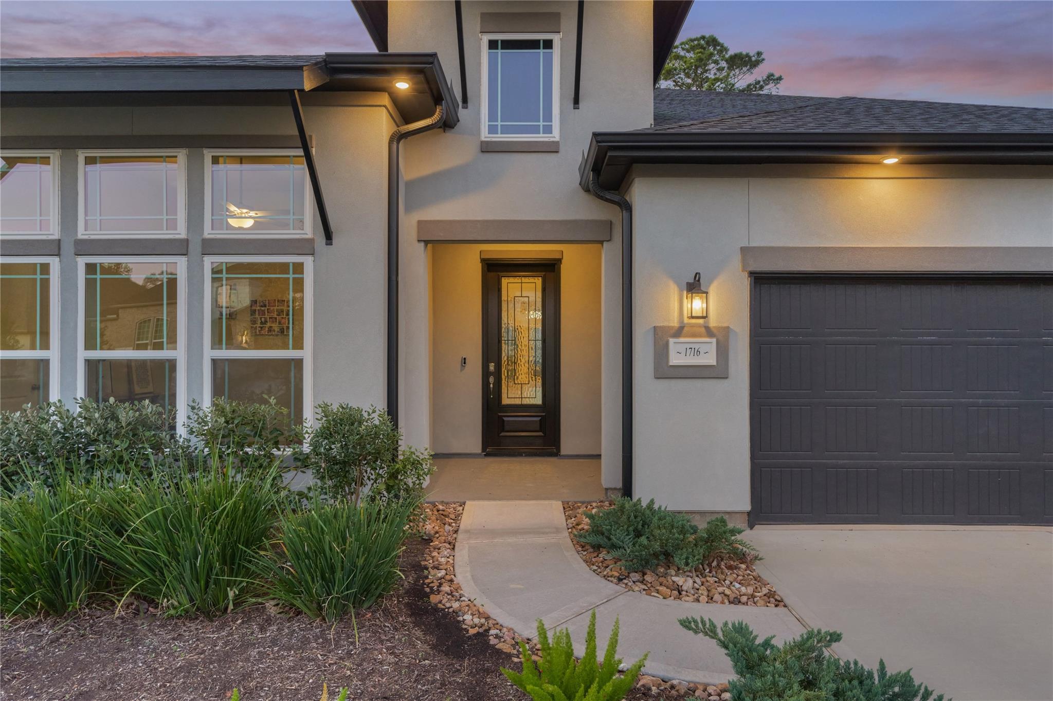 1716 Encino Boulevard