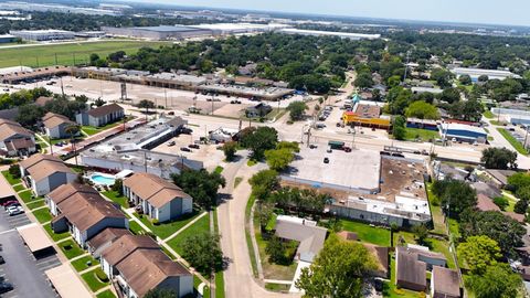 Tiny photo for 13714 Bonaventure Drive, Houston, TX 77065 (MLS # 48803111)