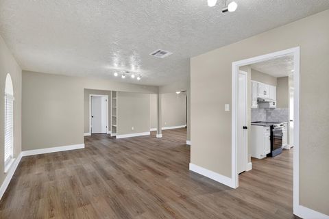 Tiny photo for 13714 Bonaventure Drive, Houston, TX 77065 (MLS # 48803111)