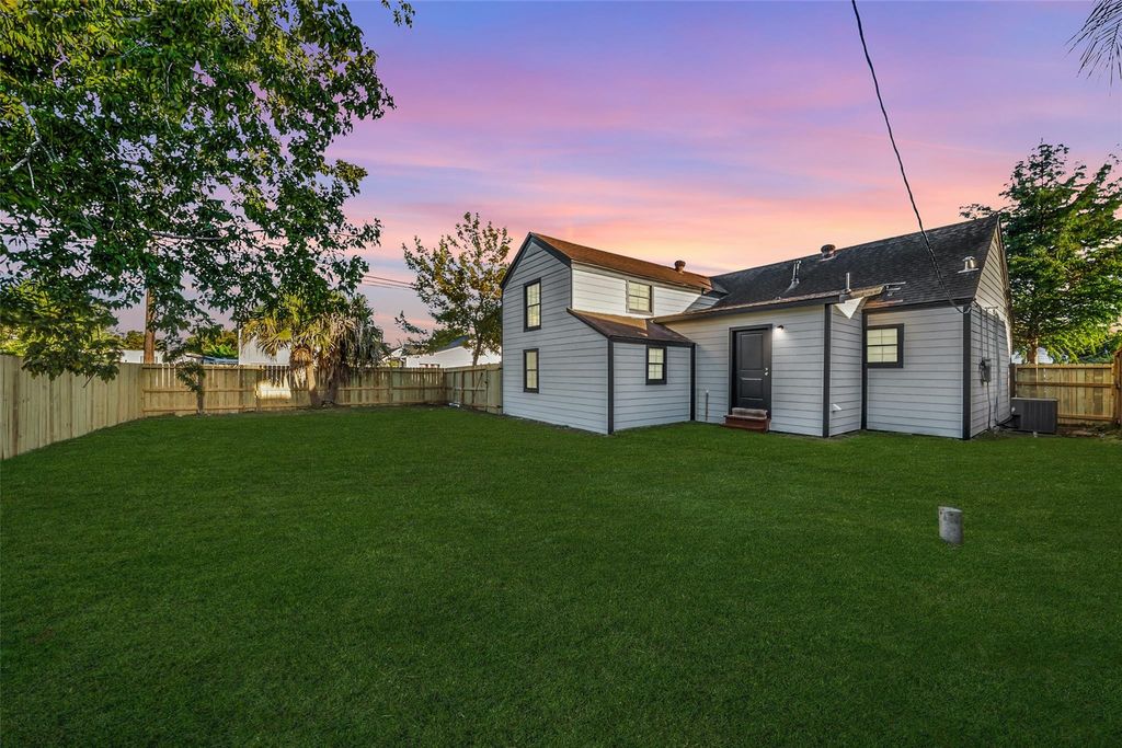 Photo of 6829 Japonica Street, Houston, TX 77087 (MLS # 51911881)