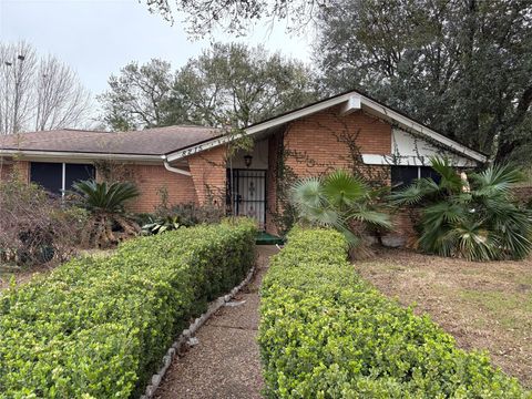 Photo of 8215 Glencrest Street, Houston, TX 77061 (MLS # 78724228)