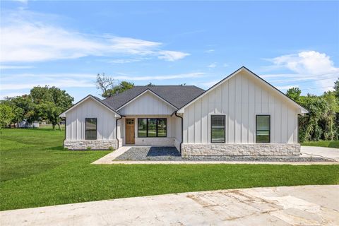 Photo of 2318 Progress Drive, Brenham, TX 77833 (MLS # 2396249) Photo of 2318 Progress Drive, Brenham, TX 77833 (MLS # 2396249)